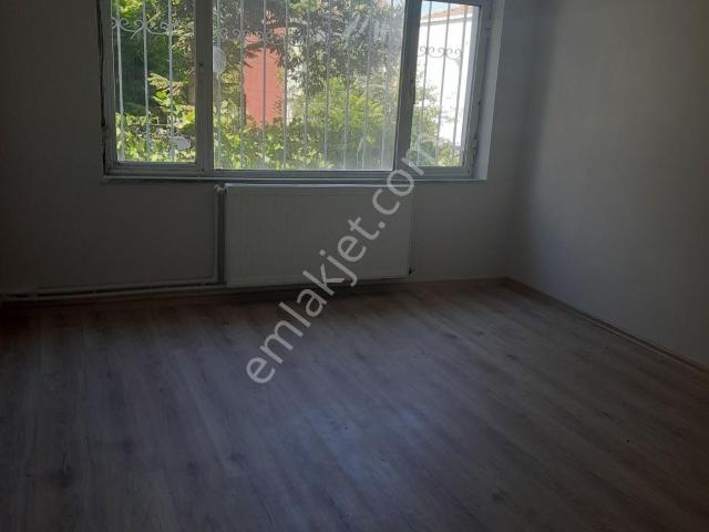Yeniköy Sahile 2 Adım Merkezi Konumda 2+1 Doğalgaz Kombili Daire