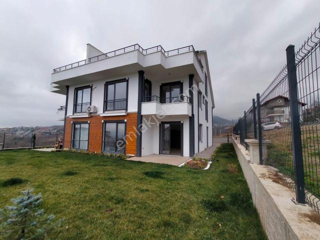 Yeniköyde Müstakil Bahçeli Deniz Manzaralı Satılık 4+1 Villa