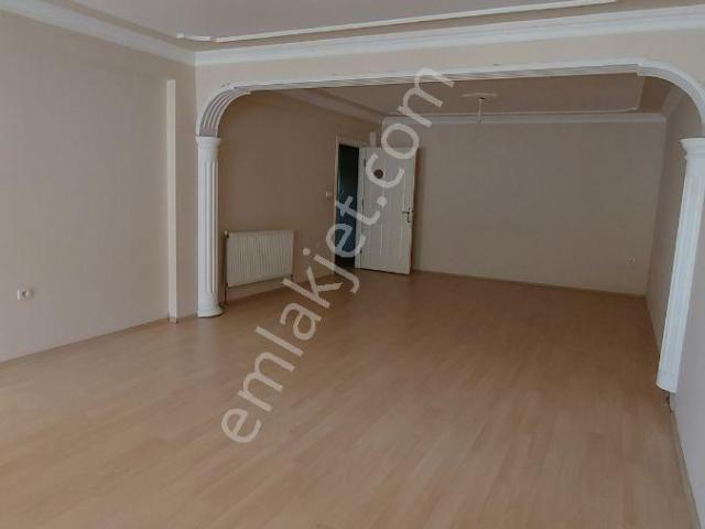 Yenikaramanın Girişinde Geniş Kullanışlı Kiralık Daire