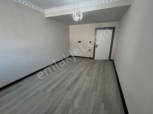 Yenikent Emlak'tan 3+1 Giriş Kombi petek Takılı Satılık Daire