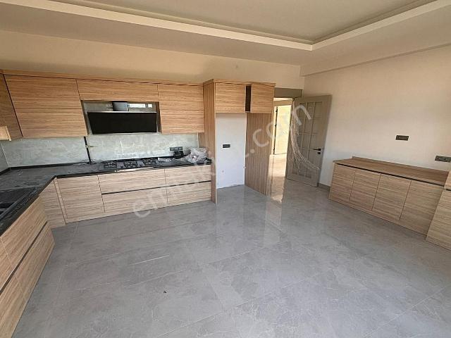 Yenikent Emlak'tan Tek Katlı Satılık Lüx Yapılı Köşe Başı Villa
