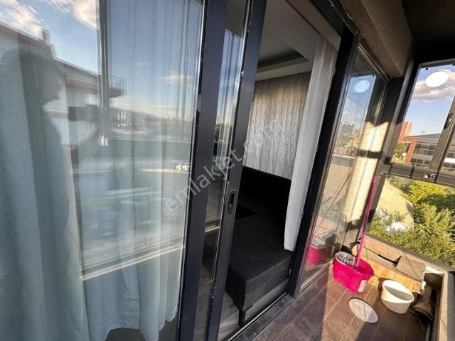 Yenikent Emlak'tan Bulvara Cephe Son Kat Eşyalı 1+1 Kiralık