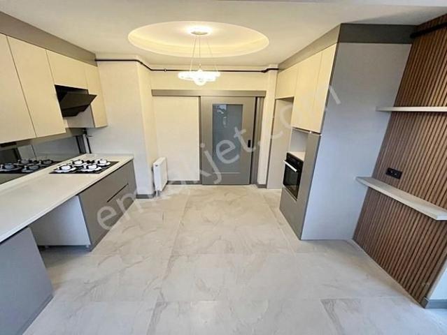Yenikent Emlak'tan Giyinme Odalı Kombi Petek Takılı Full+full