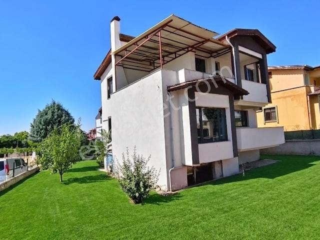 Yenimahalle Ata Mah.köşe Park Cephe Satılık İleri Natamam Villa