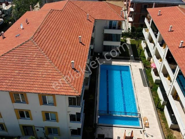 Yenimahalle'de Havuzlu Sitede 2+1 Eşyalı Ara Kat Kiralık Daire