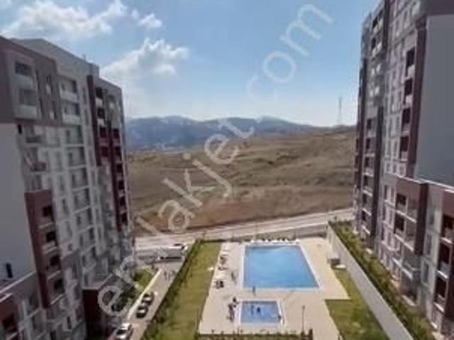 Yenitepe 1.etap Havuz Manzaralı 2+1 Kiracılı Satılık Daire