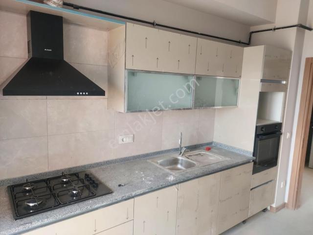 Yenitepe İzmir Konutlarında 3+1 Kiralık Daire