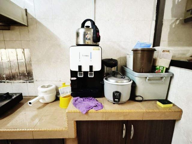 Year end saleeee single room female unit in ss2