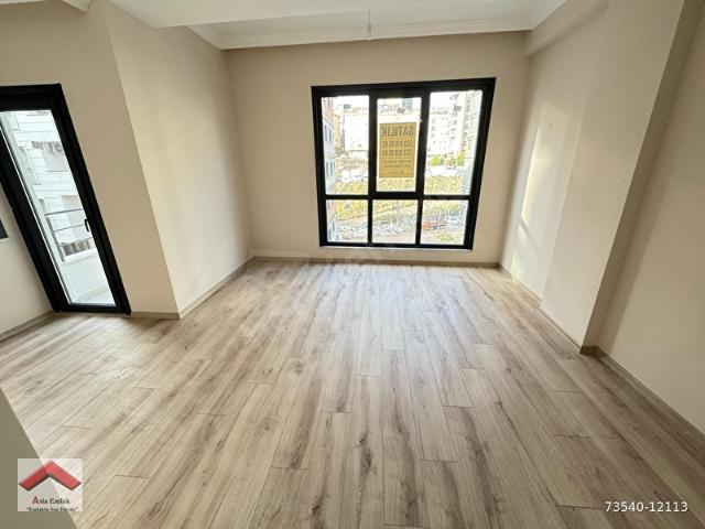 YEDİTEPE ÜNV.ÇOK YAKIN SIFIR BİNADA BALKONLU 2+1