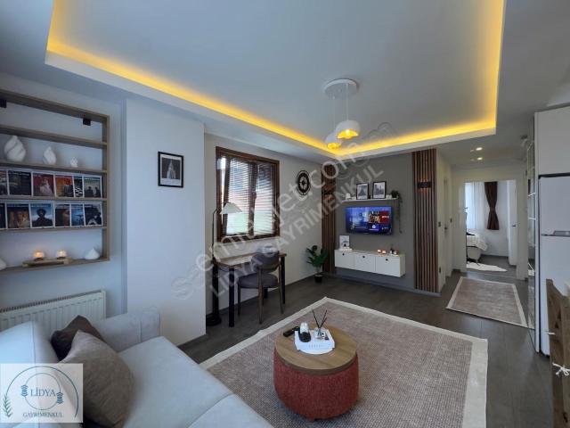Yeditepe Ünv Karşısı Modern Konsept Lux Eşyalı 4.kat Geniş 1+1