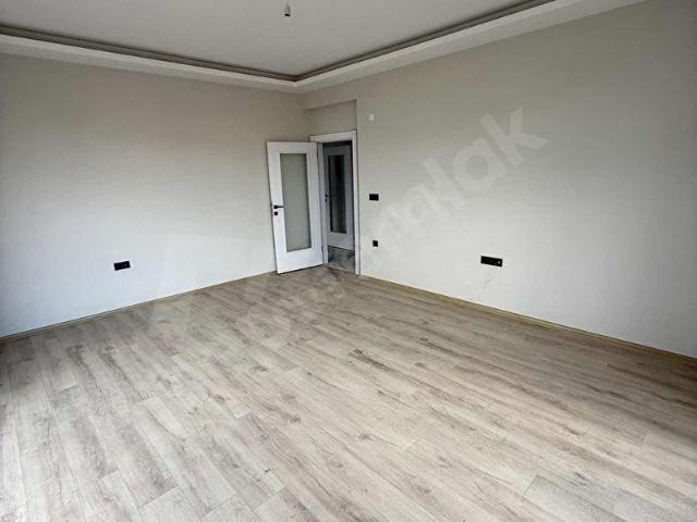YERLİTÜRK'TEN FIRSAT DAİRE 3+1 130M2 ARA KAT EBEVYN BANYOLU