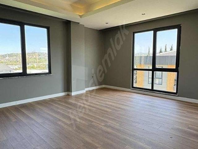 YERLİTÜRK'TEN TERMAL YOLUNDA SİTE İÇİNDE GENİŞ 2+1 SATILIK DAİRE