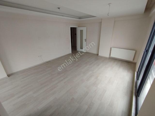 Yeski Emlâk İnşaattan Kiralık 3+1 Daire Caddeye Cephe