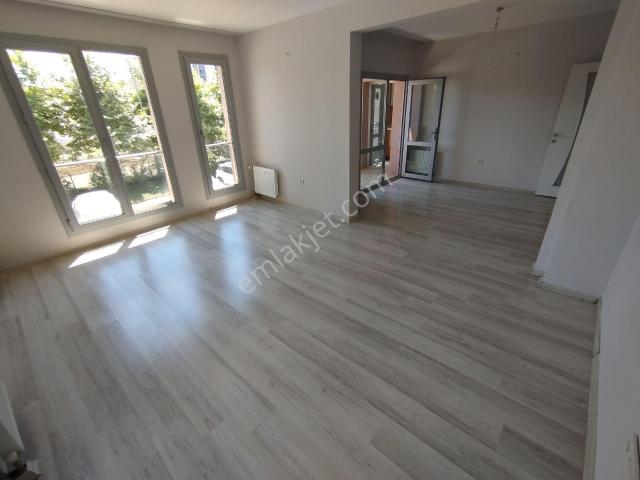 Yeski Emlâk İnşaattan Kiralık 3+1 Site İçinde