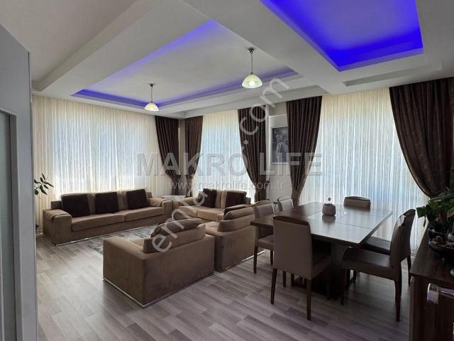 Yetişen Alır /kayapınar 50 Metre Yolda 4+1 Havuzlu Lüks Konfor
