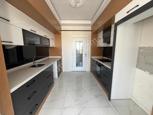 Yks'den Erenler Mah. Cadde Üzeri 3+1 Satılık Daire