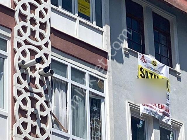 Yine *zeybek*den Şehir Merkezi 3+1/140.m2.geniş Çift Balkonlu
