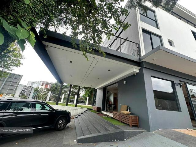 Yio Chu Kang Road D19, Detached