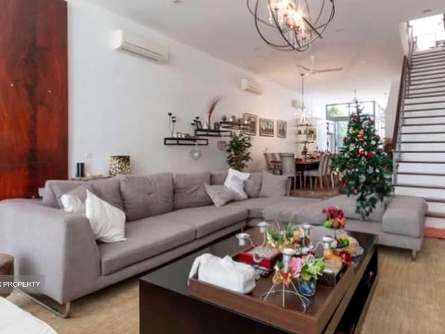 Yio Chu Kang Road D19, Terrace