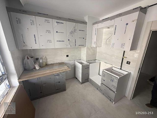 YILDIZTEPE'DE SIFIR BİNA ÖN CEPHE FULL YAPI G.ODASI E BANYO