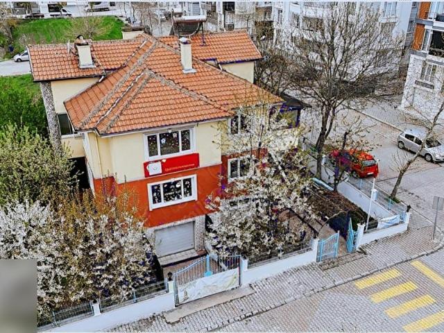 Yirmili Gayrimenkul'den Kültür Mah. Tripleks Villa