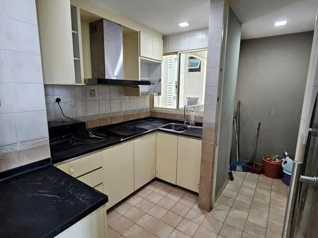 Yishun Emerald D27, Condominium
