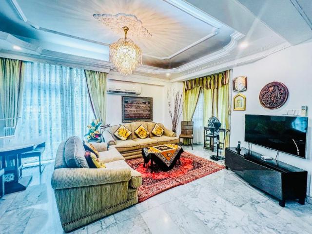 Yong Seng Estate Corner Terrace For Sale, $6,500,000, 6 Bed 4 Bath 3,300 sqft $1,725.00 psf