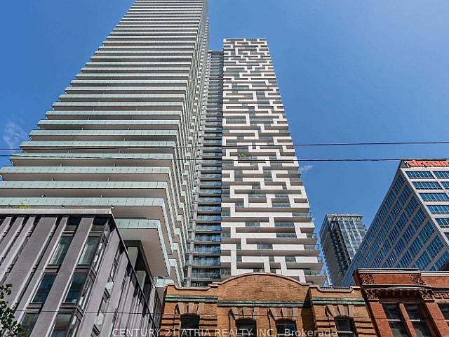 @ Yonge St/richmond St