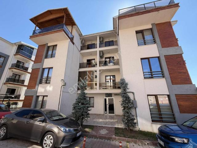 Yoldaş Emlaktan Üstpark Yuvacık Sitesi Satılık 4+1 Dubleks Daire