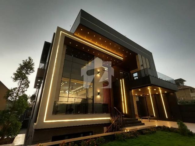 You Can Find A Gorgeous Corner House For Sale In F 11/2