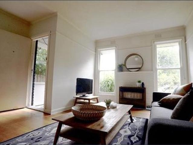 YOUR CHARMING HOME