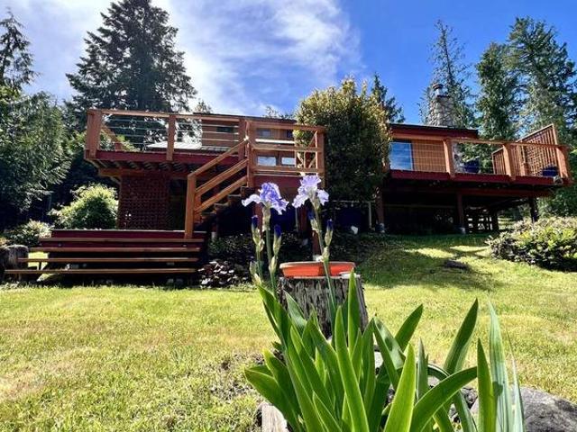 Your Gulf Island waterfront home is move in ready!