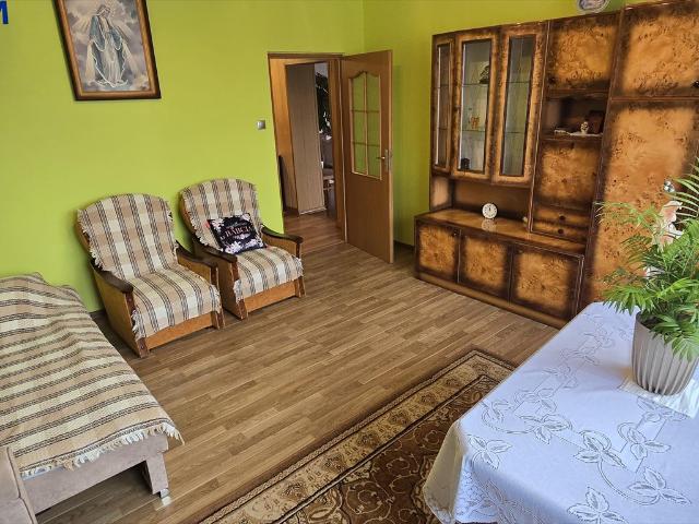 Przestronny dom dwurodzinny 186 m² z garażami polecam!