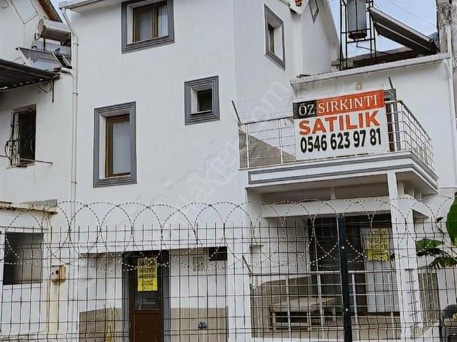 Yumurtalik Full86 Sitesinde 380 M2 Arsa İcinde Triplex Villa