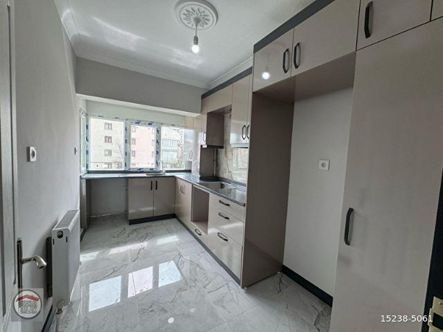 YUNUS EMRE CAD. YAKINI GÜNEY CEPHE 3+1 ÇİFT BANYO FULL YAPILI