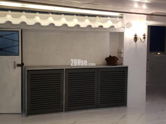 Yuen Long Kam Sheung Road [Landlord Ads] Covered Rooftop On The 3Rd Floor Solar Energy Yuen Long Village House At Kam Sheung Road [Owner Property] 3Rd Floor For Rent Hints