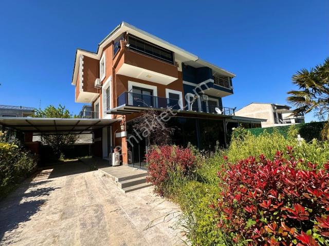 Yukarıkızılca'da Müstakil 4+1 600 M2 İçerisinde Özel Yapım Villa