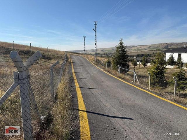 YUKARIYURTÇU GÜLYURT SİTESİ ÖNÜ 600m2 KÖŞE İMARLI 0:40 ALTYAPALI