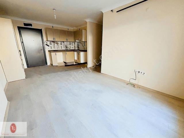 Yükselden Kadıköy Üst Tarafta Lüx Binada Doğalgazlı 2+1 Kiralık