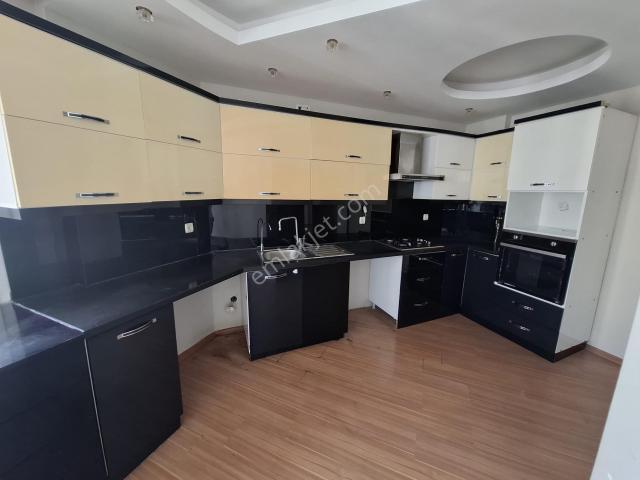 Yurt Mahallesinde Hasarsız Doğalgazlı Satılık 3+1