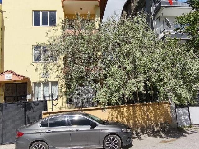 Yusuf Karadağlidan Hidayet Mahallesi Hasarsz 4+1kira Ara Kat