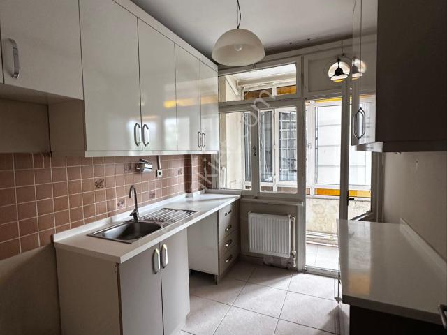 Yusufpaşa – Aksaray’da 150 M² Geniş Kullanımlı Kiralık Ofis