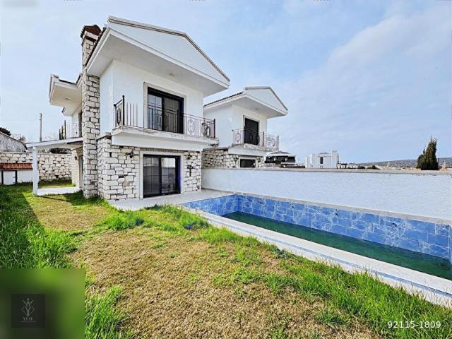 YUSE'DEN ÇEŞME ŞİFNEDE SATILIK 3+1 HAVUZLU VİLLA