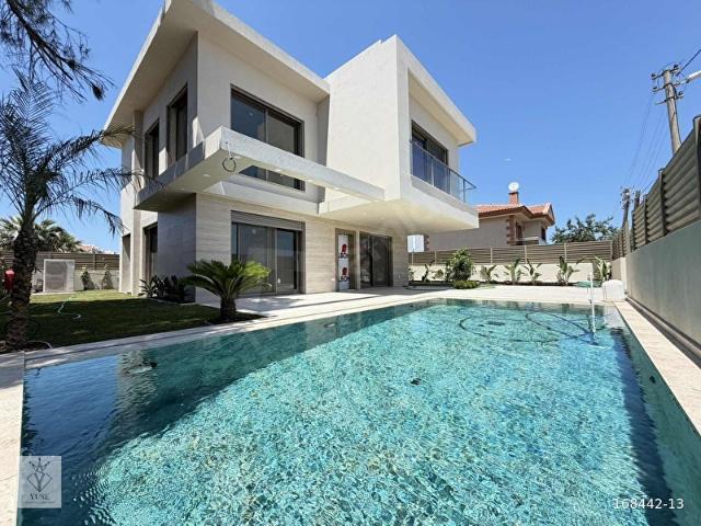 YUSE'DEN ÇEŞME ŞİFNEDE SATILIK 4+1 MÜSTAKİL VİLLA