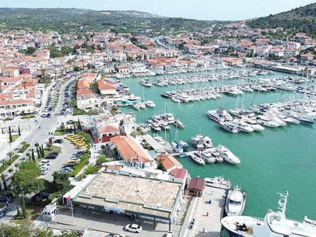 YUSE'DEN ÇEŞMENİN GÖZDE NOKTASI MUSALLADA SATILIK 1+1 DAİRE