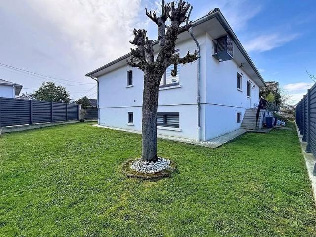 YUTZ Belle maison individuelle à la française 204 m2 5