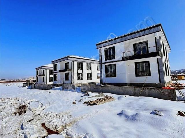 Yüzbaşıoğlu Emlak'tan Esenyurt'ta 5+1 Kaçırılmayacak Lüks Villa