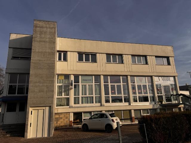 Yverdon les Bains, zu Miete, Gewerbefläche von 200 m² + Terrasse
