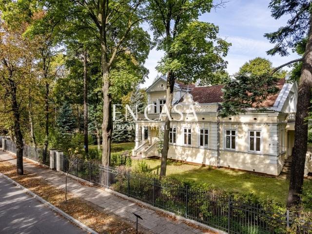 Zabytkowa willa Leontynówka z ogrodem i budynkiem gospodarczym