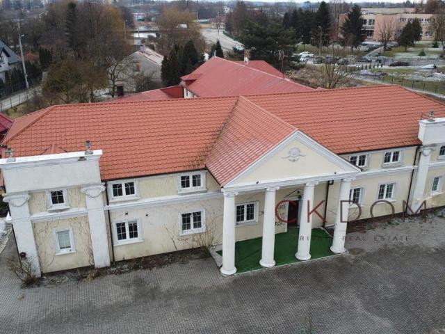 Zabytkowy pałac z 1895 r. 900 m², funkcje weselne i komercyjne